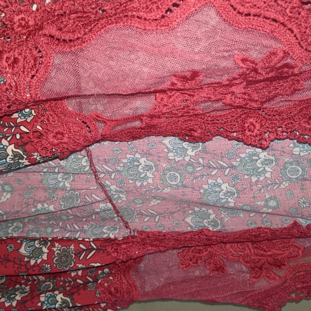 Lace Overlay / Vest - Picture 2 of 4